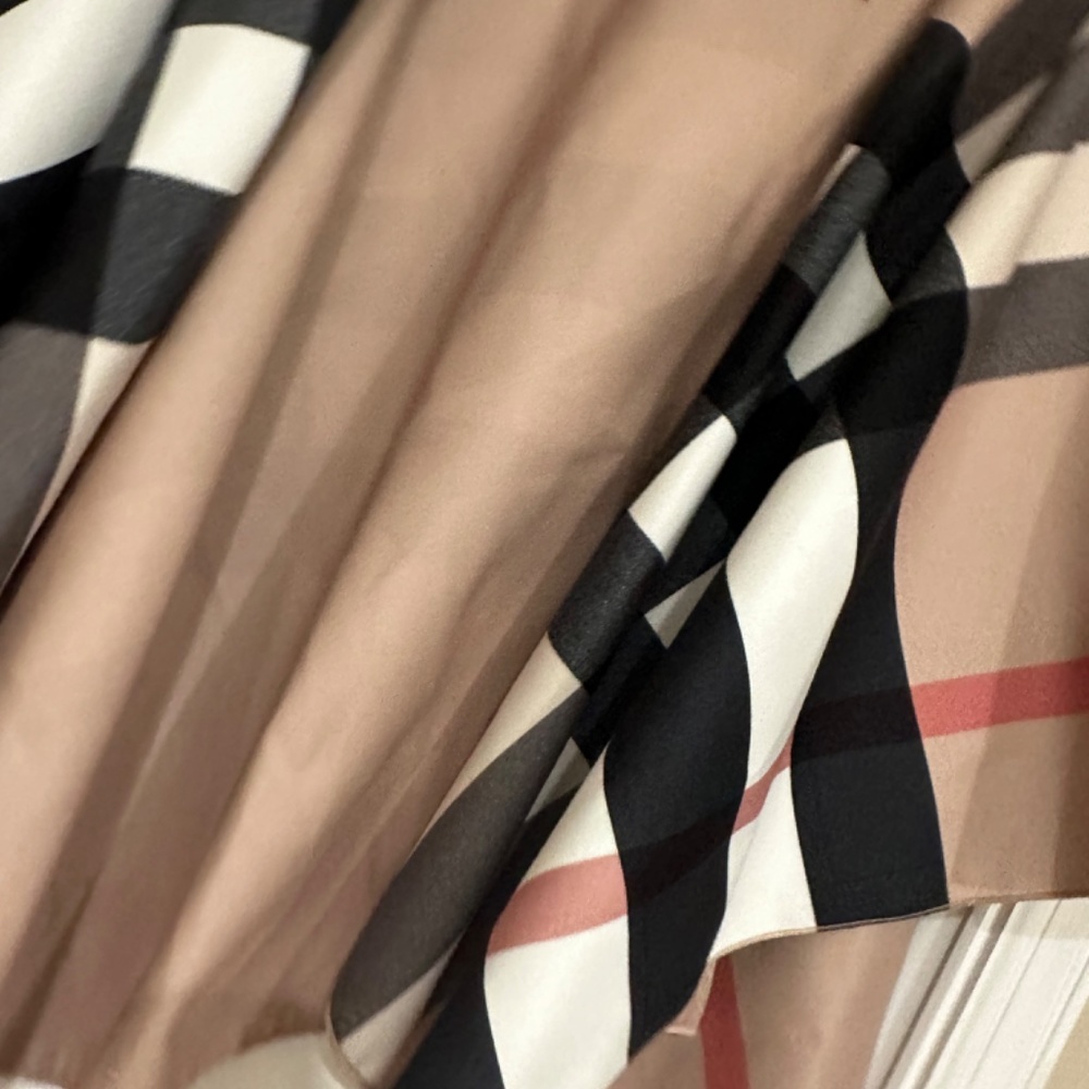 Shaw - Picture 3 of 4